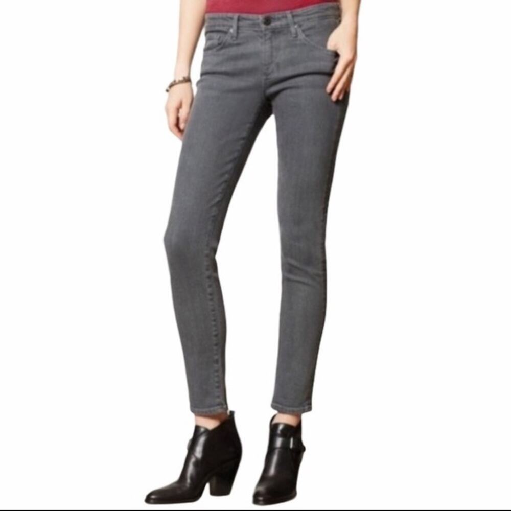AG Stevie Slim Straight in Gray.‎